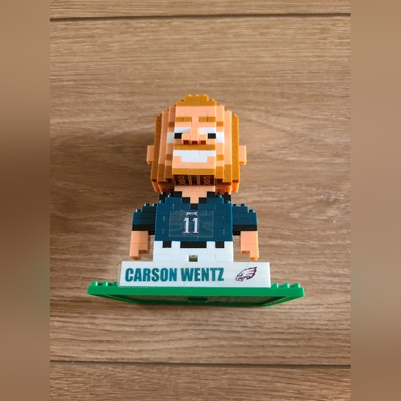 Carson Wentz NFL bobblehead & Brxlz - Picture 9 of 13
